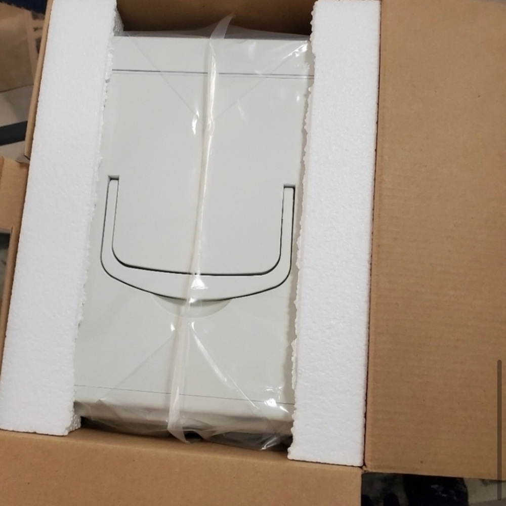 💕SOLD💕 Monat Skincare Mini Beauty Fridge - Picture 4 of 8